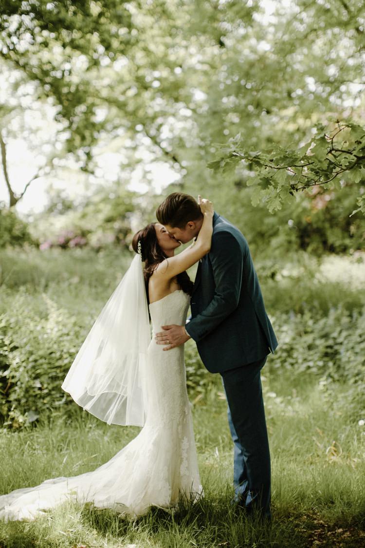 Nostalgic Playful Greenery Floral Garden Wedding http://jesspetrie.com/ 