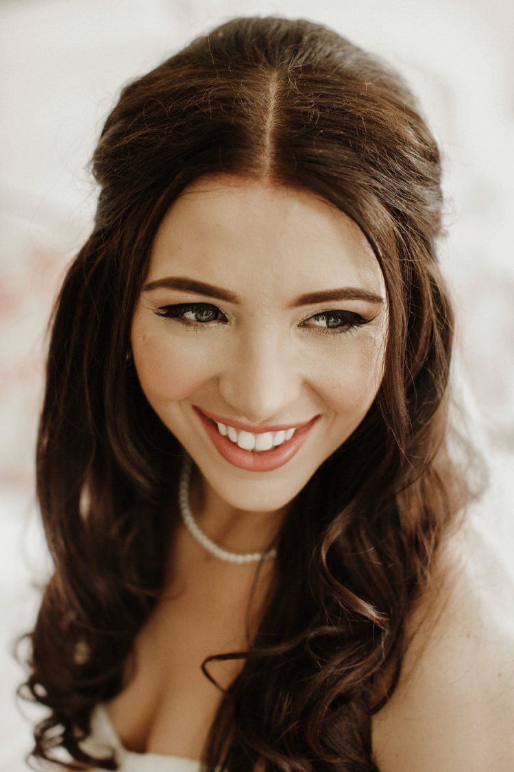 Bride Bridal Make Up Beauty Nostalgic Playful Greenery Floral Garden Wedding http://jesspetrie.com/ 
