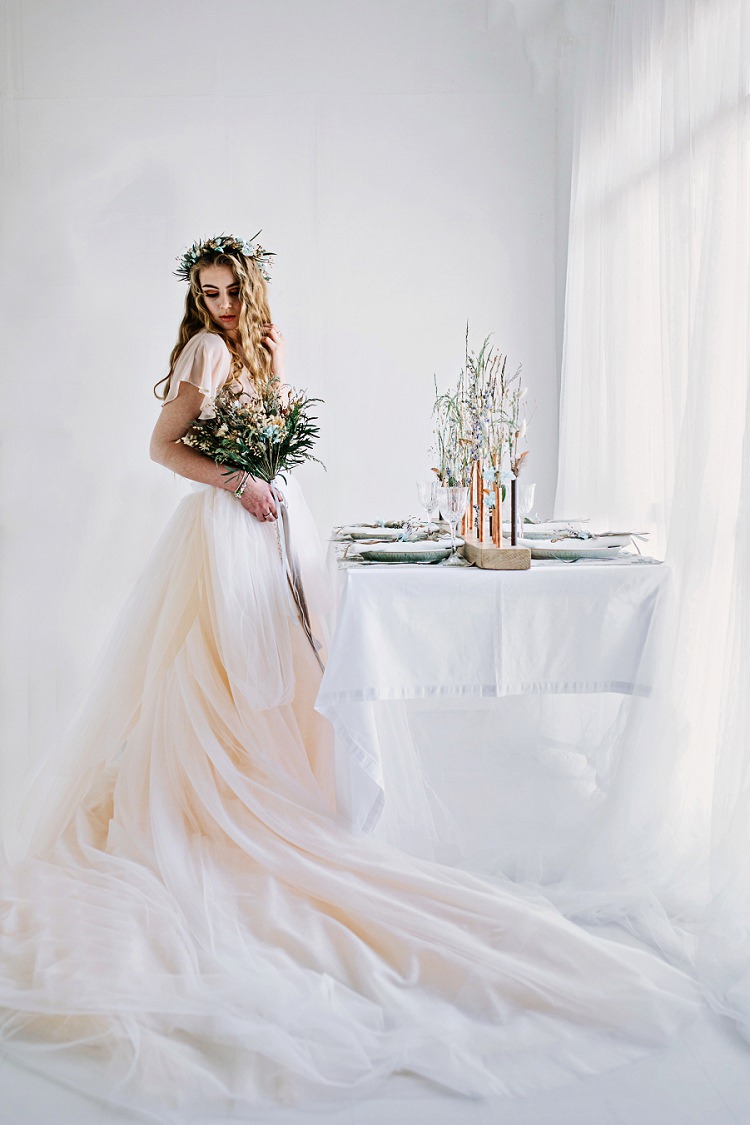 Bohemian Natural Wedding Ideas http://www.sarahjanesphotography.com/