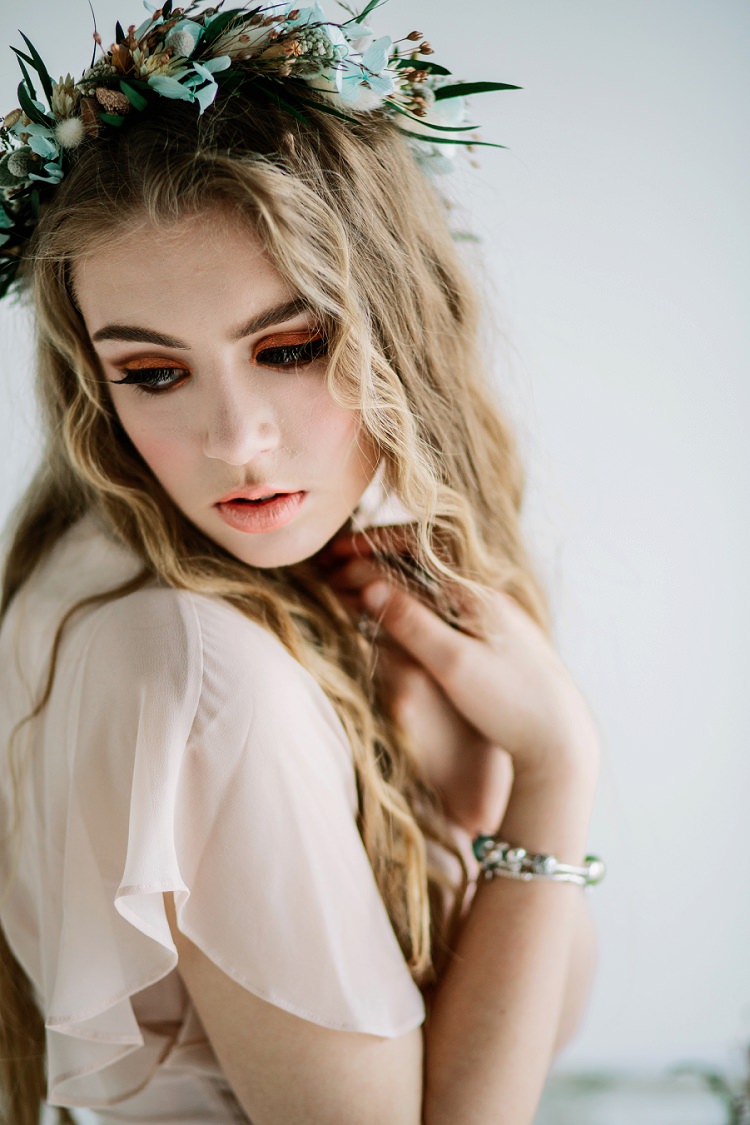 Bohemian Natural Wedding Ideas http://www.sarahjanesphotography.com/