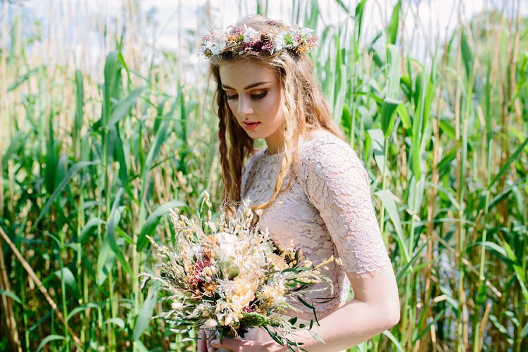 Bohemian Natural Wedding Ideas http://www.sarahjanesphotography.com/