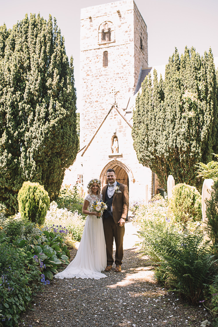 Rustic Boho Summer Tipi Wedding https://www.luciewatsonphotography.com/