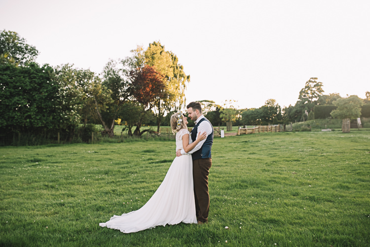 Rustic Boho Summer Tipi Wedding https://www.luciewatsonphotography.com/