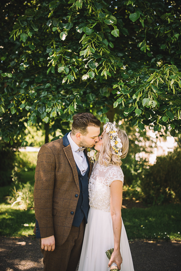 Rustic Boho Summer Tipi Wedding https://www.luciewatsonphotography.com/