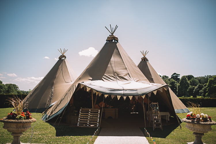 Rustic Boho Summer Tipi Wedding https://www.luciewatsonphotography.com/