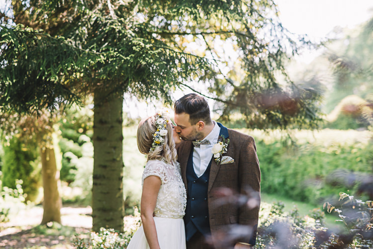 Rustic Boho Summer Tipi Wedding https://www.luciewatsonphotography.com/