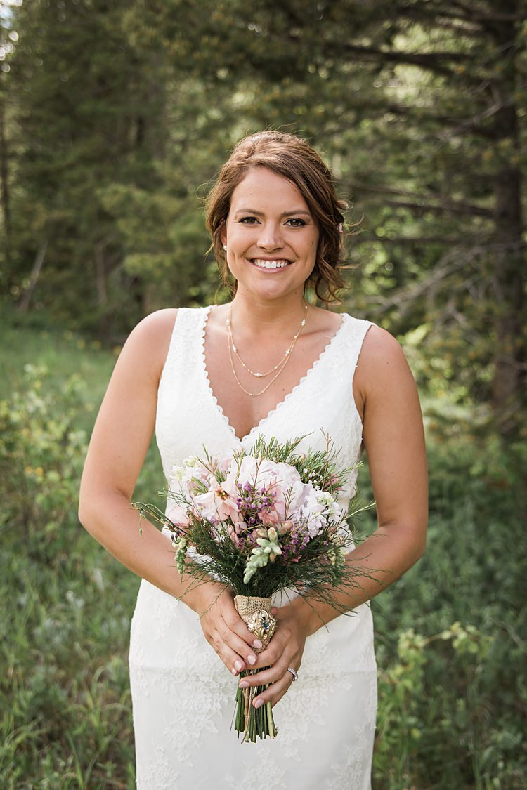 Bride Bouquet Scenic Rocky Mountain National Park Elopement http://allisonslaterphotography.com/