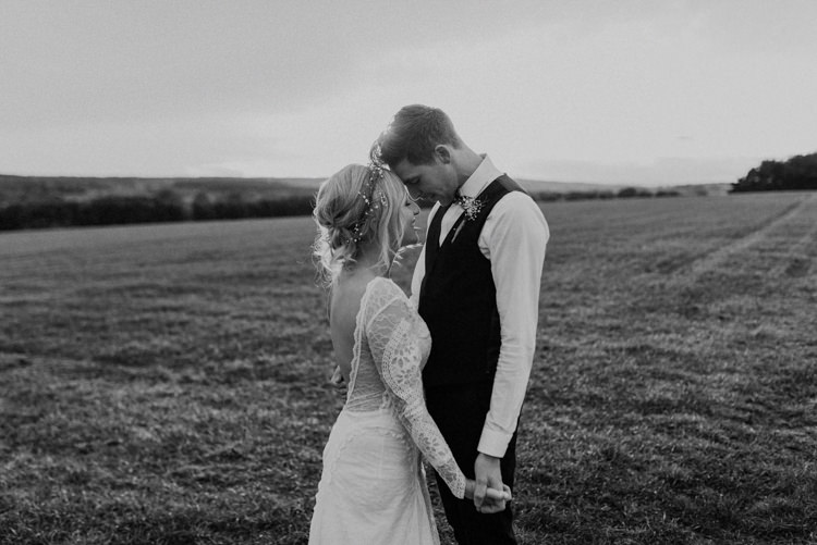 Dreamy Natural Boho Barn Wedding https://heychrisrandle.com/