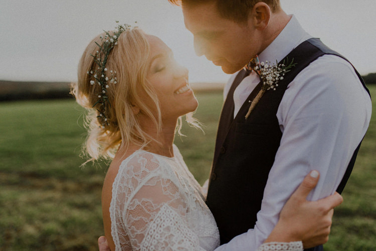 Dreamy Natural Boho Barn Wedding https://heychrisrandle.com/