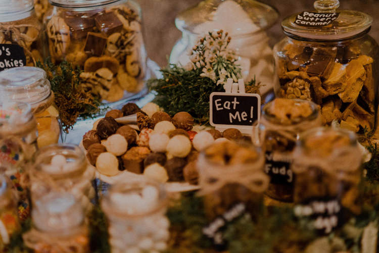 Sweets Dreamy Natural Boho Barn Wedding https://heychrisrandle.com/