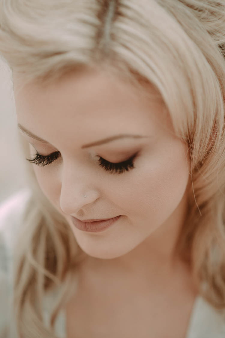 Make Up Bride Bridal Beauty Shadow Eye Lashes Whimsical Modern Rustic Barn Wedding http://photomagician.co.uk/