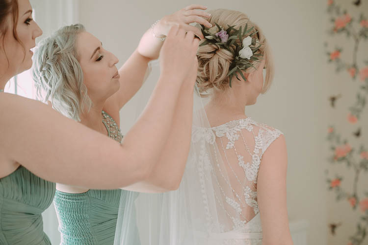 Whimsical Modern Rustic Barn Wedding http://photomagician.co.uk/