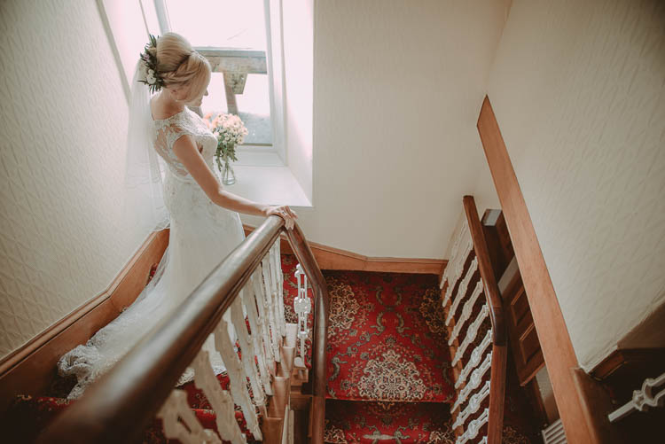 Whimsical Modern Rustic Barn Wedding http://photomagician.co.uk/