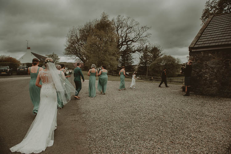 Whimsical Modern Rustic Barn Wedding http://photomagician.co.uk/