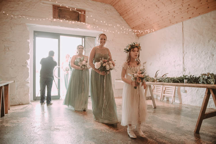 Whimsical Modern Rustic Barn Wedding http://photomagician.co.uk/