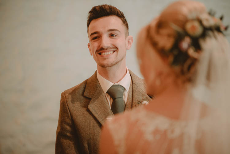 Whimsical Modern Rustic Barn Wedding http://photomagician.co.uk/