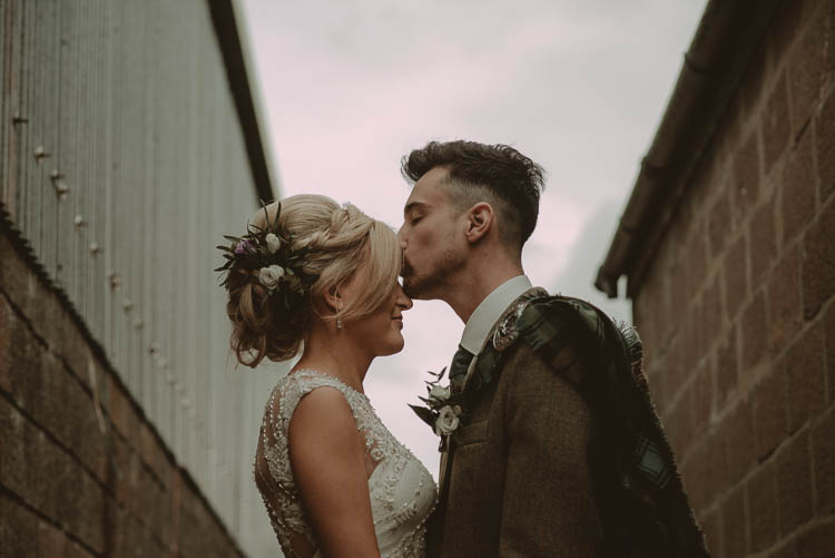 Whimsical Modern Rustic Barn Wedding http://photomagician.co.uk/