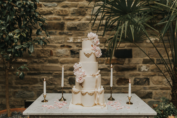 Sugar Rose Cake Gold Detail Natural Elegance Asian Fusion Wedding Ideas http://liannegrayphotography.com/