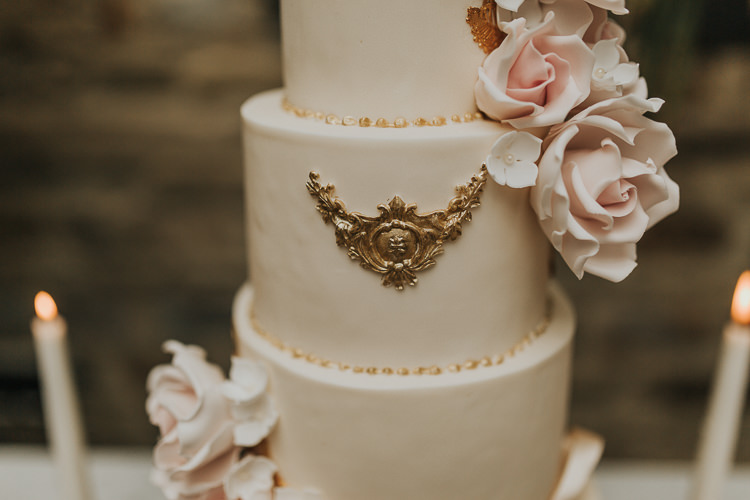 Sugar Rose Cake Gold Detail Natural Elegance Asian Fusion Wedding Ideas http://liannegrayphotography.com/