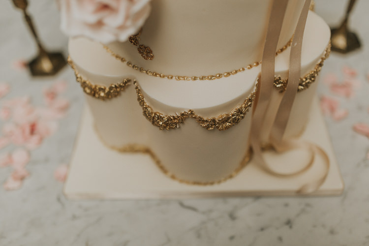 Sugar Rose Cake Gold Detail Natural Elegance Asian Fusion Wedding Ideas http://liannegrayphotography.com/