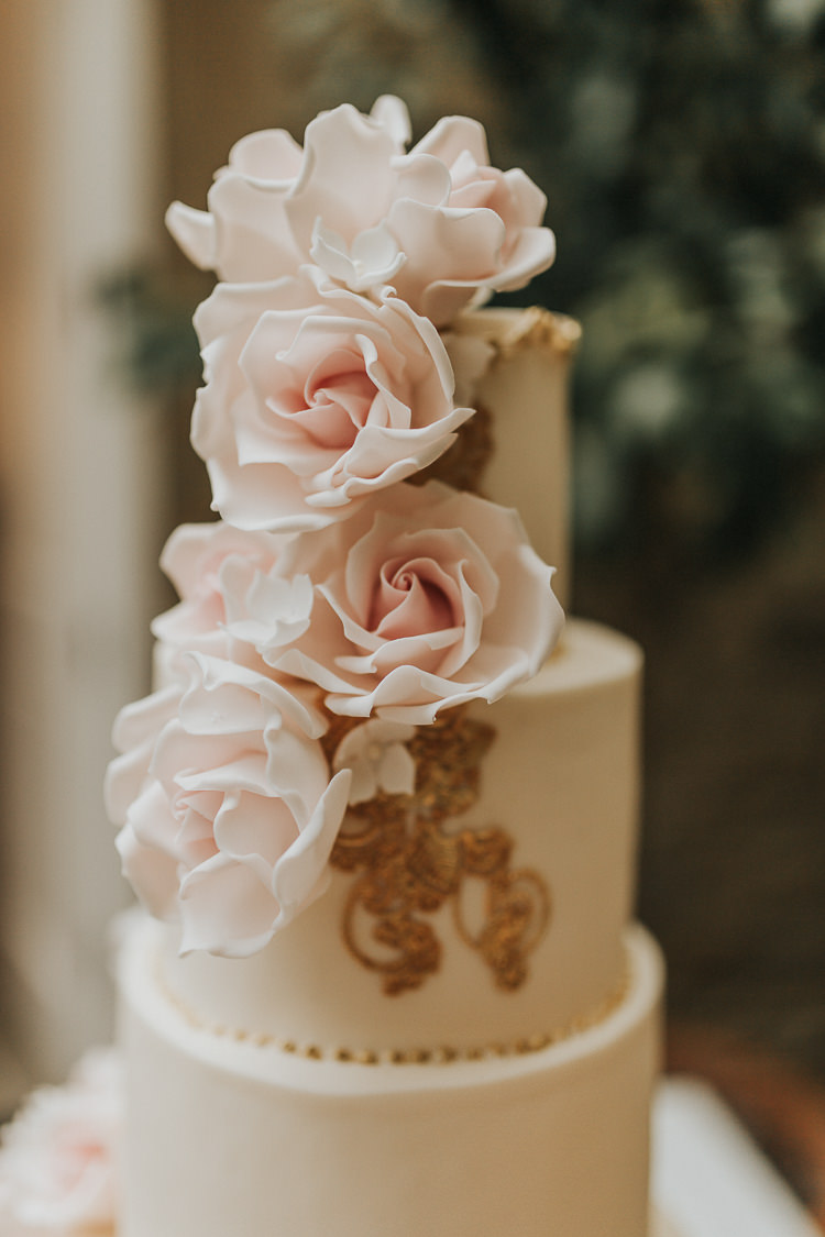Sugar Rose Cake Gold Detail Natural Elegance Asian Fusion Wedding Ideas http://liannegrayphotography.com/