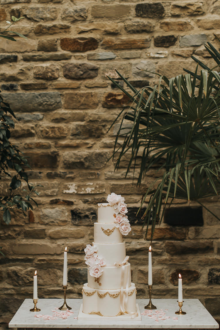 Sugar Rose Cake Gold Detail Natural Elegance Asian Fusion Wedding Ideas http://liannegrayphotography.com/
