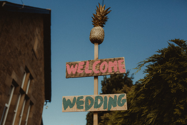 Wooden Sign Post Pineapple Eclectic Kitsch Retro Fete Wedding http://www.belleartphotography.com/