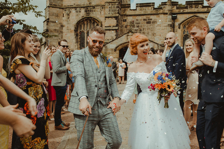 Confetti Throw Bride Groom Eclectic Kitsch Retro Fete Wedding http://www.belleartphotography.com/