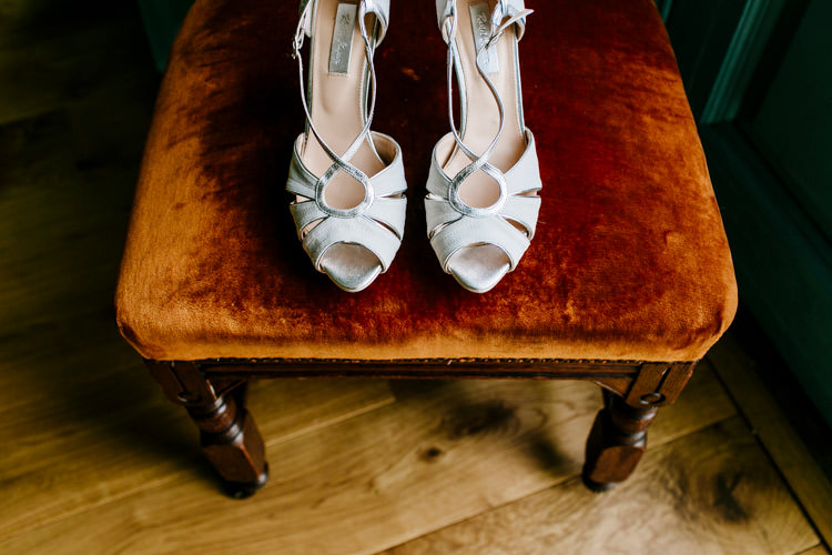 Stylish Sassy Gin Wedding http://epiclovestory.co.uk/