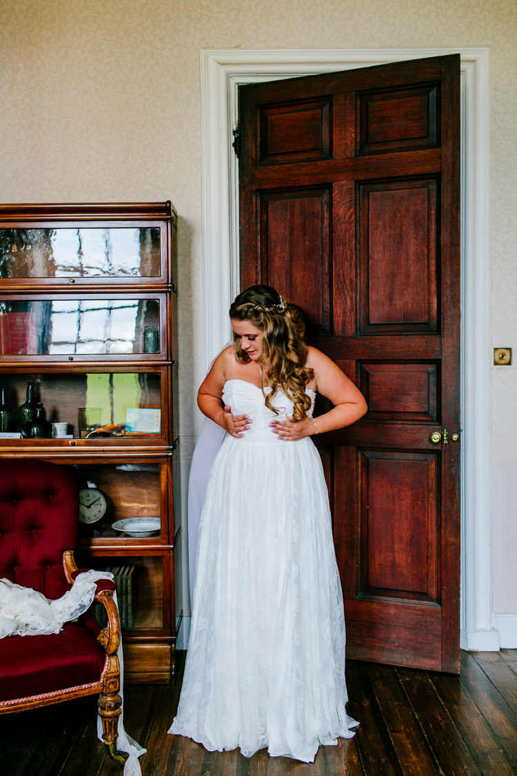 Stylish Sassy Gin Wedding http://epiclovestory.co.uk/