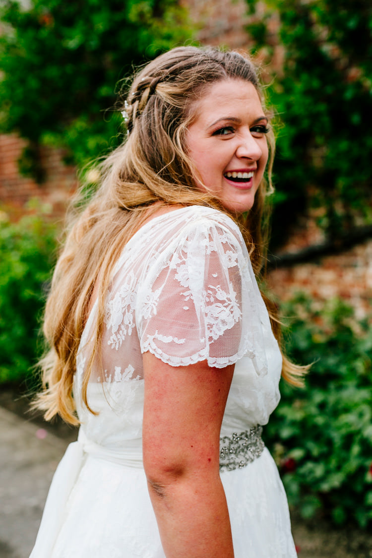 Stylish Sassy Gin Wedding http://epiclovestory.co.uk/