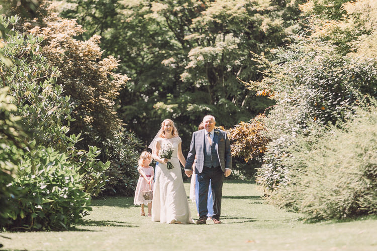 Relaxed Outdoor Marquee Farm Wedding http://www.jenniferjanephotography.co.uk/