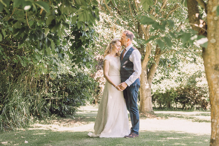 Relaxed Outdoor Marquee Farm Wedding http://www.jenniferjanephotography.co.uk/