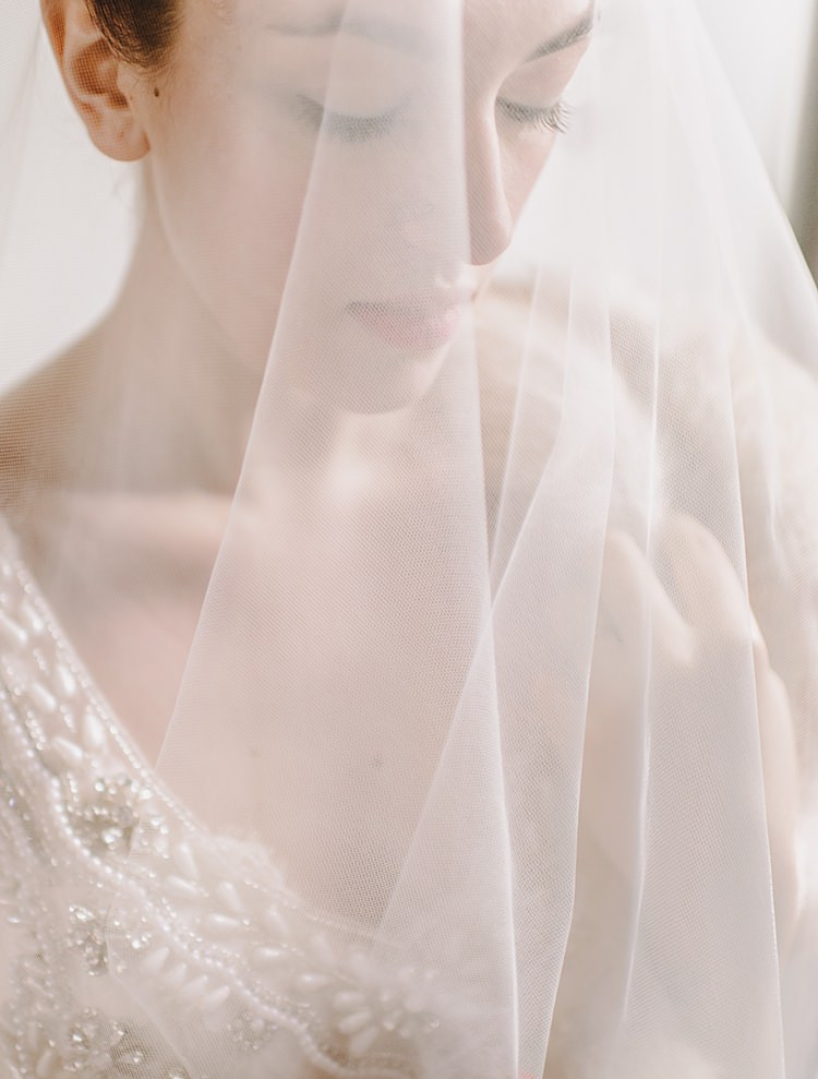 Veil Moody Edwardian Winter Wedding Inspiration http://landmhewitt.com/