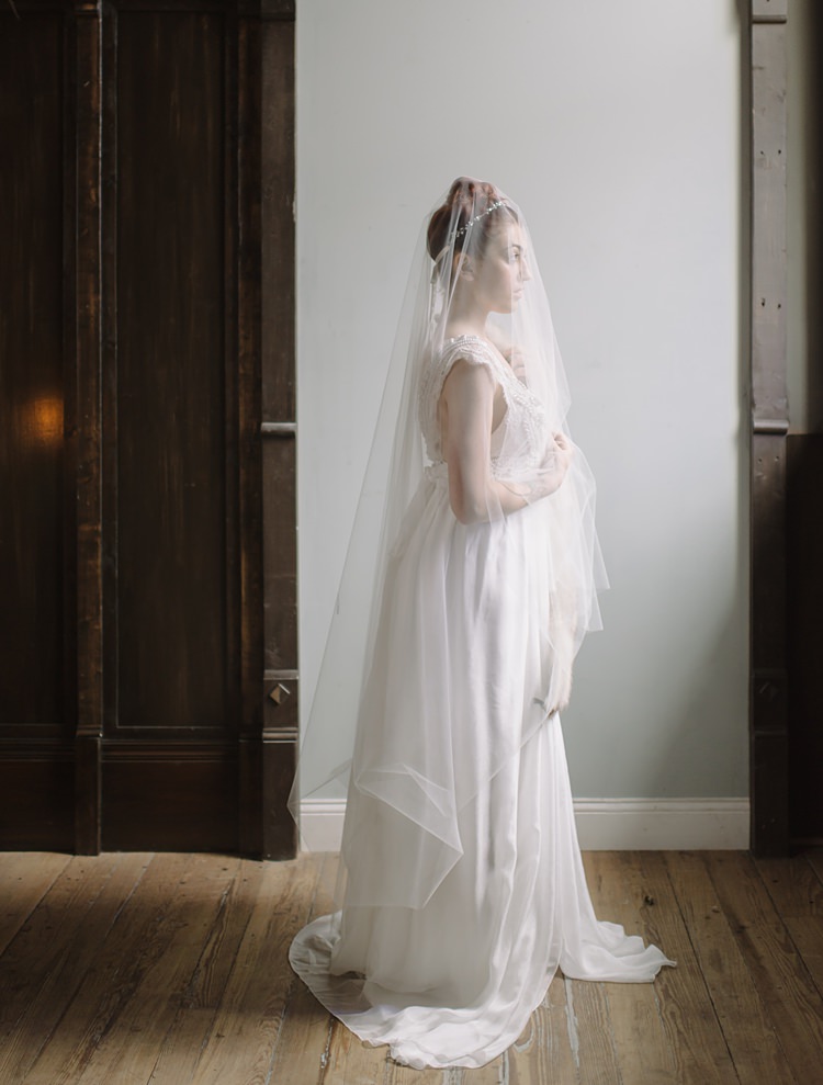 Bride Veil Moody Edwardian Winter Wedding Inspiration http://landmhewitt.com/