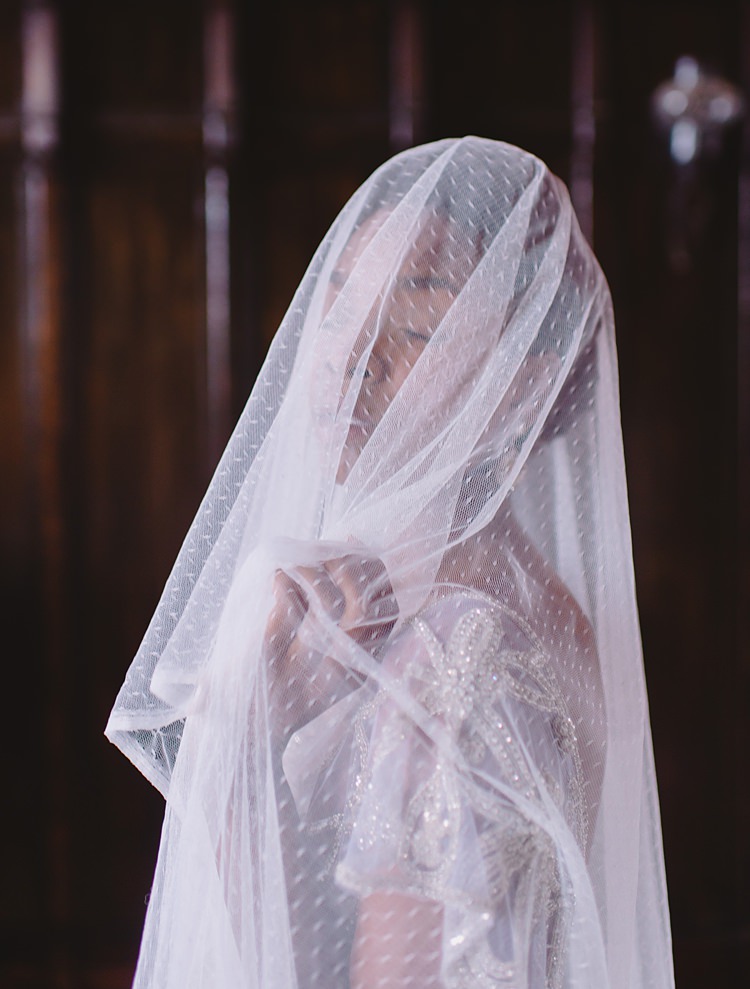 Veil Moody Edwardian Winter Wedding Inspiration http://landmhewitt.com/
