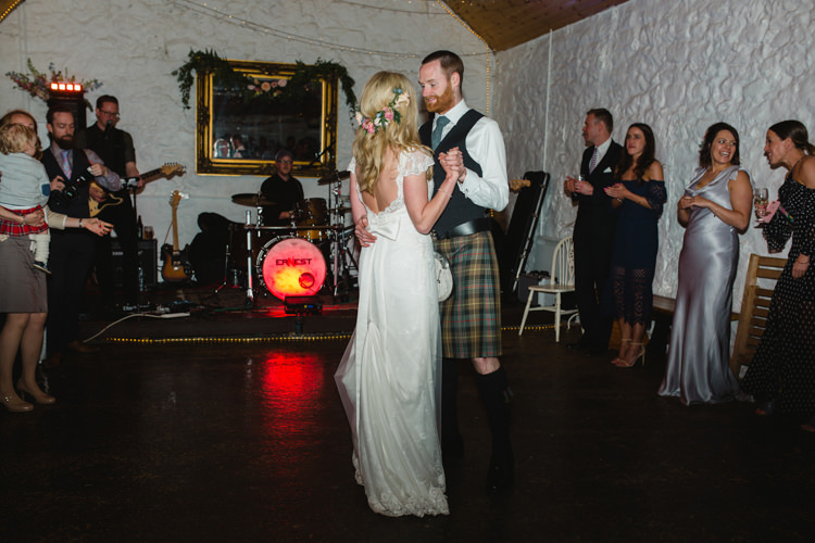The Prettiest Spring Barn Pastels Wedding https://www.thegibsonsphotography.co.uk/