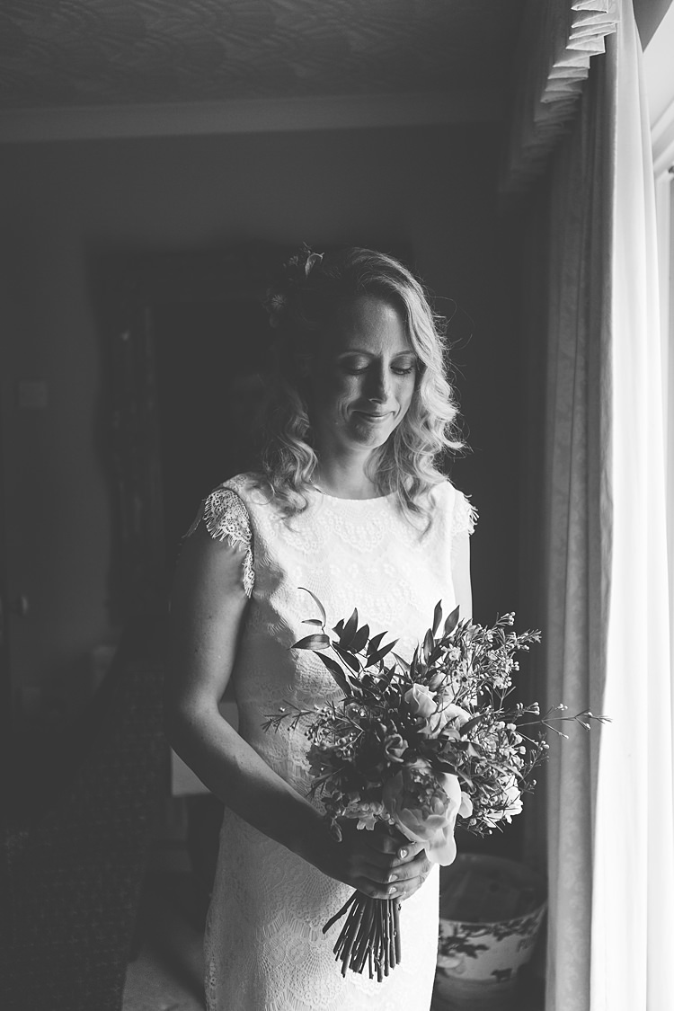 Beautiful Floral Bohemian Garden Wedding http://rachellambertphotography.co.uk/