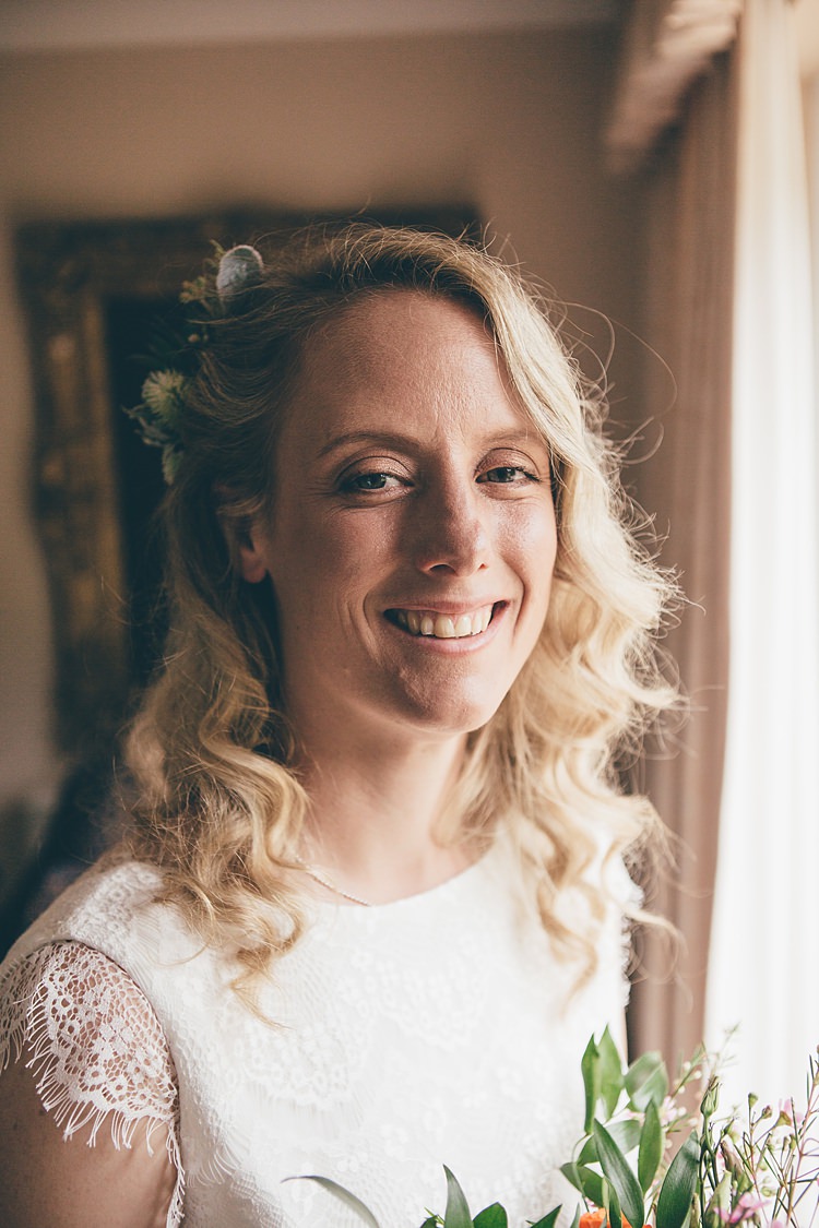 Beautiful Floral Bohemian Garden Wedding http://rachellambertphotography.co.uk/
