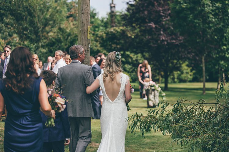 Beautiful Floral Bohemian Garden Wedding http://rachellambertphotography.co.uk/