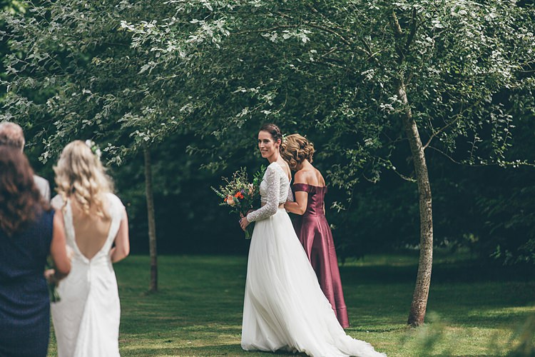 Beautiful Floral Bohemian Garden Wedding http://rachellambertphotography.co.uk/