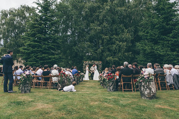 Beautiful Floral Bohemian Garden Wedding http://rachellambertphotography.co.uk/
