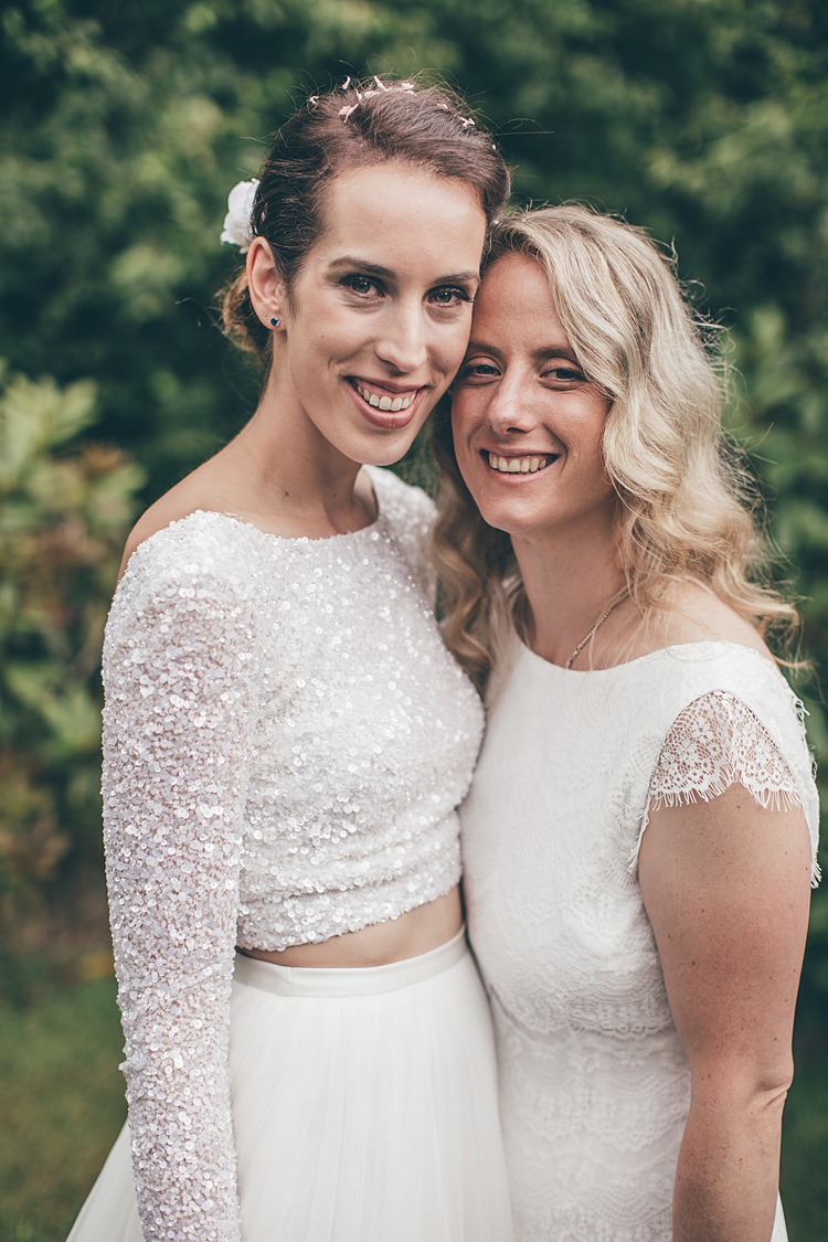 Beautiful Floral Bohemian Garden Wedding http://rachellambertphotography.co.uk/