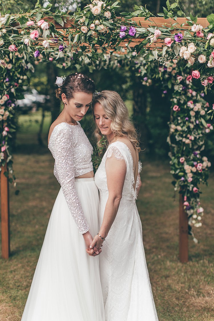 Beautiful Floral Bohemian Garden Wedding http://rachellambertphotography.co.uk/