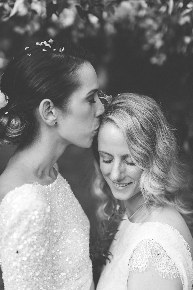 Beautiful Floral Bohemian Garden Wedding http://rachellambertphotography.co.uk/
