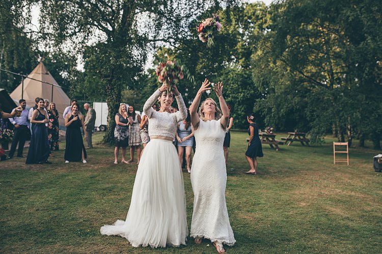 Beautiful Floral Bohemian Garden Wedding http://rachellambertphotography.co.uk/