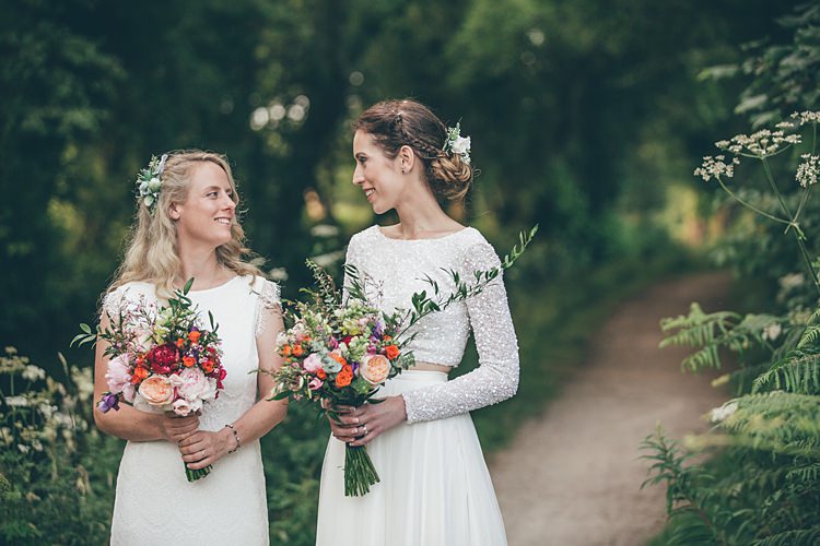 Beautiful Floral Bohemian Garden Wedding http://rachellambertphotography.co.uk/