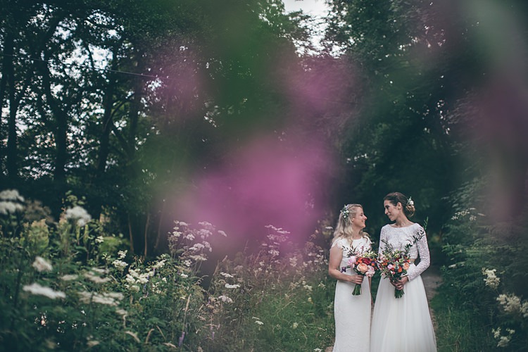 Beautiful Floral Bohemian Garden Wedding http://rachellambertphotography.co.uk/