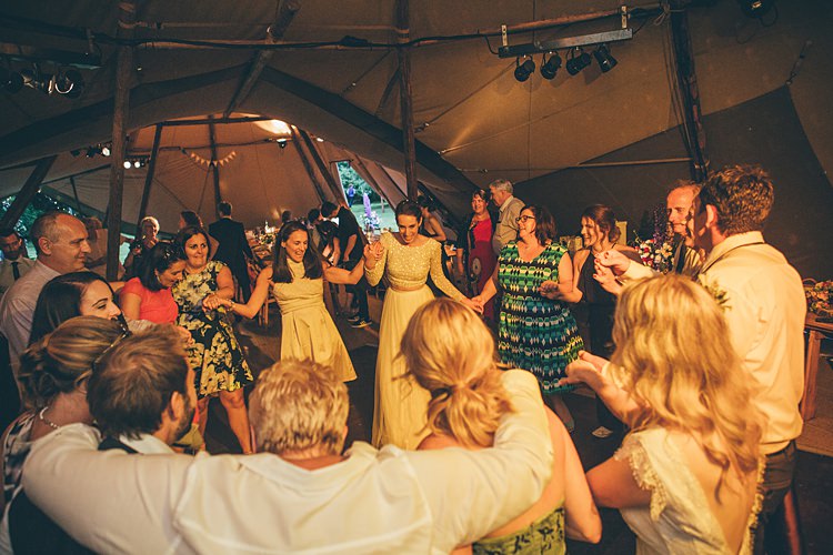 Beautiful Floral Bohemian Garden Wedding http://rachellambertphotography.co.uk/