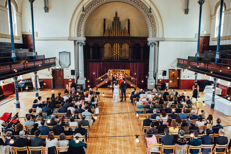 Round Chapel London Festoons Gold Sequin City Party Wedding http://septemberpictures.com/